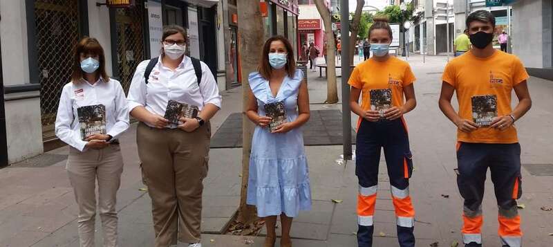 Momento de la entrega del material/TA.